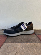 Carica l&#39;immagine nel visualizzatore di Gallery, Sneakers uomo
