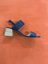 Carica l'immagine nel visualizzatore di Gallery, Sandalo donna Grunland
