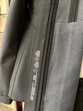 Carica l&#39;immagine nel visualizzatore di Gallery, Giacca in softshell elasticizzata con cappuccio staccabile da donna
