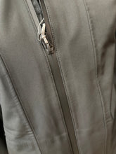 Carica l&#39;immagine nel visualizzatore di Gallery, Giacca in softshell elasticizzata con cappuccio staccabile da donna
